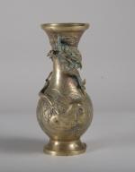 CHINE fin du 19ème siècle - VASE en bronze à...