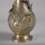 CHINE fin du 19ème siècle - VASE en bronze à...