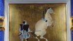 HERMES Paris. Cendrier en porcelaine à décor polychrome d'un cheval...
