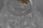 LALIQUE France 
Vase modèle "Moissac" en verre blanc moulé-pressé. Signé...