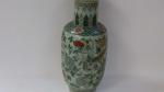 LOT (1 caisse) comprenant un vase à décor chinois d'oiseaux...