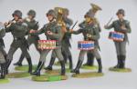 ELASTOLIN PREISER /2ème guerre mondiale, la fanfare. Huit soldats allemands...