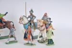 ELASTOLIN /Moyen-âge. Dix personnages à pied, six cavaliers, un cheval,...