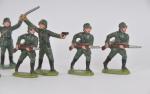 QUIRALU. Sept soldats allemands (bel état) et cinq soldats allemands...