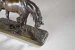 JACQUEMART Alfred (1824-1896). "Cheval et chien à l'écurie", bronze à...