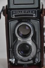 APPAREIL photo de marque Rolleiflex dans son étui. Avec notice.