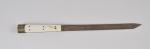 CHINE 19ème siècle - NECESSAIRE contenant un couteau et une...