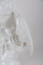 SUJET perroquet en céramique blanche décorative, moderne. H. 48 cm