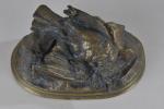 MOIGNIEZ Jules (1835-1894). "Oiseau mort", bronze, signé. H. 8 cm...