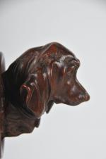 APPLIQUE d'une tête de chien sculptée en haut relief sur...