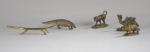 LOT de cinq petits bronzes animaliers, (chameau, singe, crocodile et...