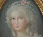 ECOLE FRANCAISE vers 1900. "Portrait de femme", pastel ovale dans...