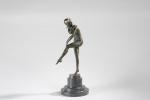 CHIPARUS (d'après). "Arlequin dansant", bronze à patine brune, fonte moderne,...