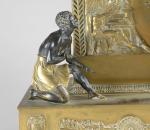 PENDULE "Robinson Crusoé" en bronze doré et patine noire, décor...