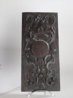 * PANNEAU (élément) en bois naturel sculpté en bas-relief d'un...