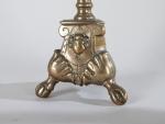 * PIQUE-CIERGES (paire de petits) tripodes en bronze, 17ème siècle...