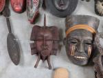 * LOT de divers souvenirs d'Afrique dont statuettes ; masques,...