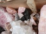 * LOT de minéraux : quartz rose et cristal de...