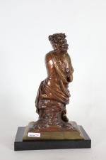 ECOLE FRANCAISE 19ème siècle. Jeune femme à la lecture, bronze...