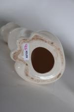 VASE boulle godronné en céramique blanche craquelée. H. 17 cm...