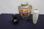 LOT de bibelots décoratifs dont vases, verseuses, céramiques, porcelaine