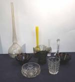 LOT de vases décoratifs en verre ou cristal ; on...
