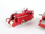 DINKY France, 2 modèles pompiers dont : réf 32D Delahaye grande...