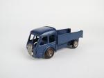 C.I.J. (Briare, v.1945) petit camion Renault à ridelles en tôle...