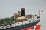 FLEISHMANN (Allemagne, années 50) bateau pétrolier « tanker » en tôle laquée...