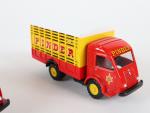 C.I.J. modernes, 2 camions Renault Galion bétaillères : rouge/jaune civil et...