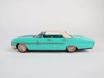 ICHIKO (Japon, 1962) Oldsmobile Starfire sedan, tôle laquée turquoise/toit blanc,...
