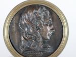 * DAVID D'ANGERS (1788-1856). Médaillon en bronze à patine brune...