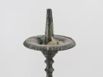 PIQUE-CIERGES (paire de) tripodes, pieds griffes en bronze, 18ème siècle....