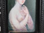 SIMONS, M (19ème siècle). Portrait de femme drapée. Miniature signée...