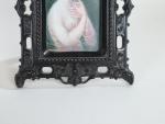 SIMONS, M (19ème siècle). Portrait de femme drapée. Miniature signée...