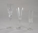 SERVICE (parties de) de verres en cristal et verre dépareillés...