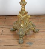PIQUE-CIERGE (important) en bronze ciselé et doré, fût balustre à...