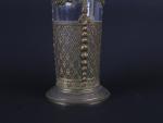 VASE cornet en cristal taillé à monture de bronze ciselé....