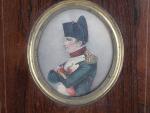 LITHOGRAPHIE dans un cadre médaillon en acajou représentant Napoléon. H....