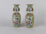 CANTON 19ème siècle - Paire de vases en porcelaine à...