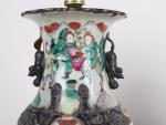 CHINE, Nankin, fin du 19ème siècle - Paire de vases...
