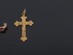 LOT d'OR jaune 18k : croix ; pendentif ouvrant "coeur"...