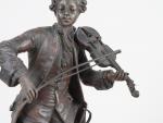 BRUCHON (d'après). "Mozart au violon en pied", régule à patine...