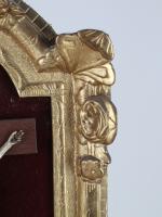 CHRIST ivoire sculpté dans un cadre en bois redoré, 18ème...