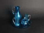 VERRE d'eau opaline bleu comprenant deux verres à anse (fente...