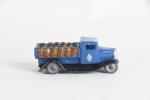 C.I.J. (Briare, 1935) petit camion Renault charbonnier, en plâtre et...