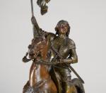 ROUSSEAU. "Jeanne d'Arc". Régule à patine brune sur terrasse en...