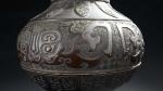 JAPON 19ème siècle. Vase globulaire sur pied en bronze à...