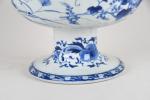 JAPON vers 1900 - COUPE en porcelaine à décor bleu...