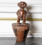 TOTEM (petit) en bois sculpté, travail africain. Hauteur : 25 cm